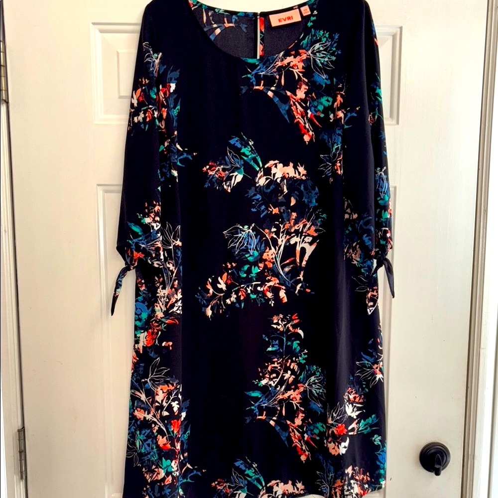 EVRI woman’s Black Floral  Dress size 2X